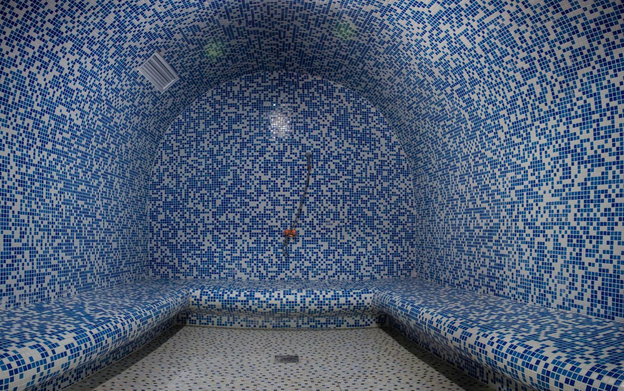 Casablanca Apart Hotel Bishkek Bagian luar foto