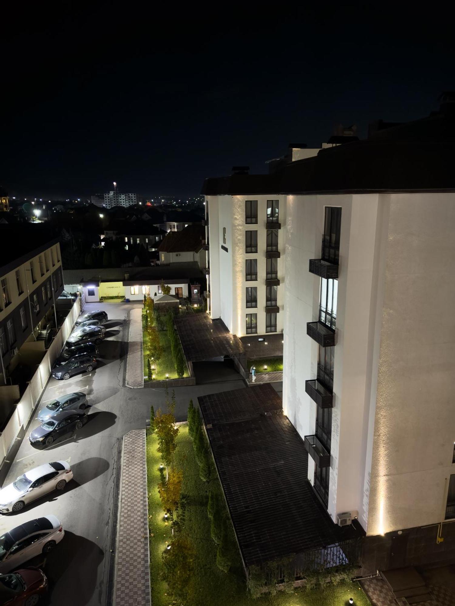 Casablanca Apart Hotel Bishkek Bagian luar foto