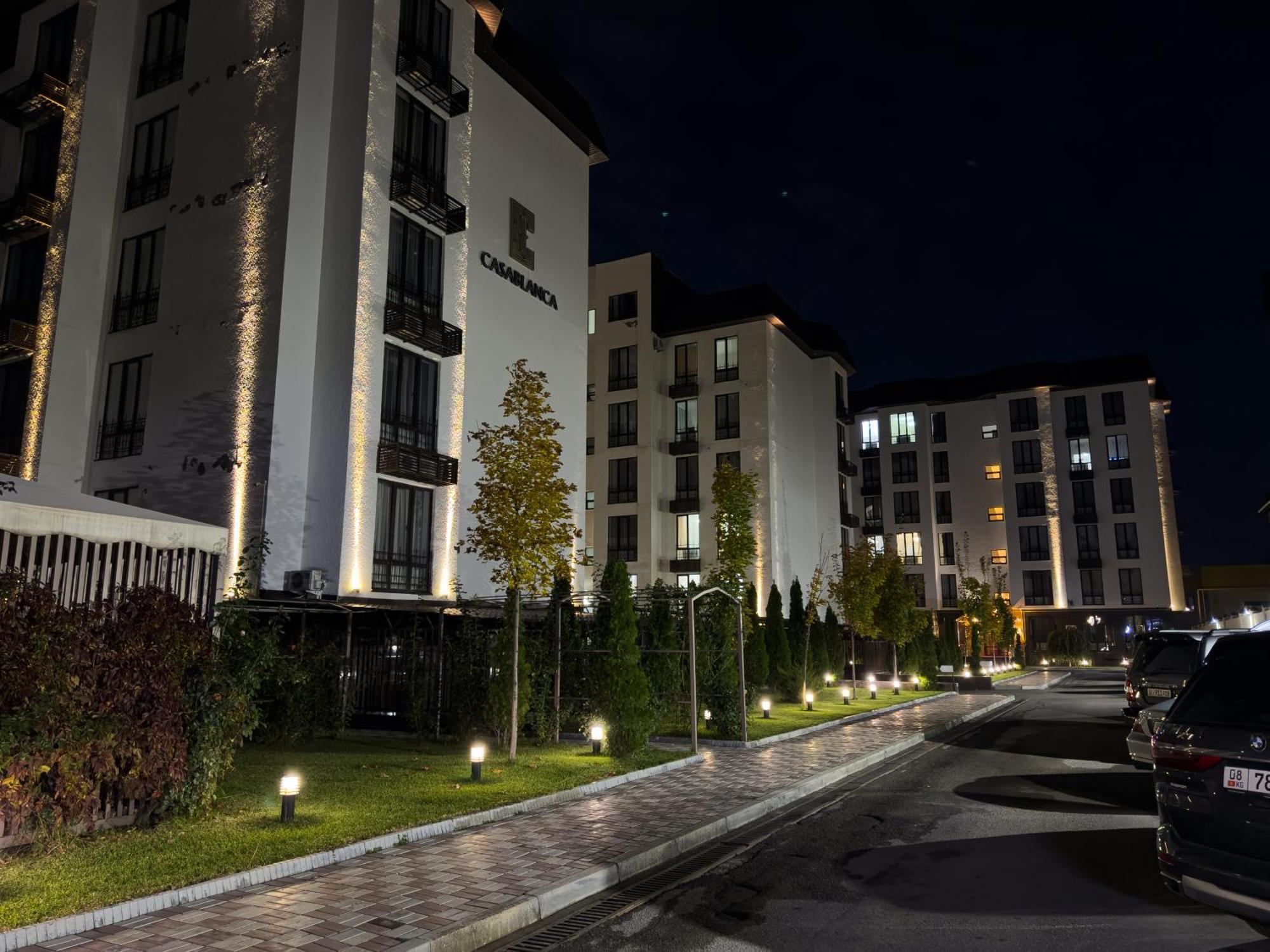 Casablanca Apart Hotel Bishkek Bagian luar foto