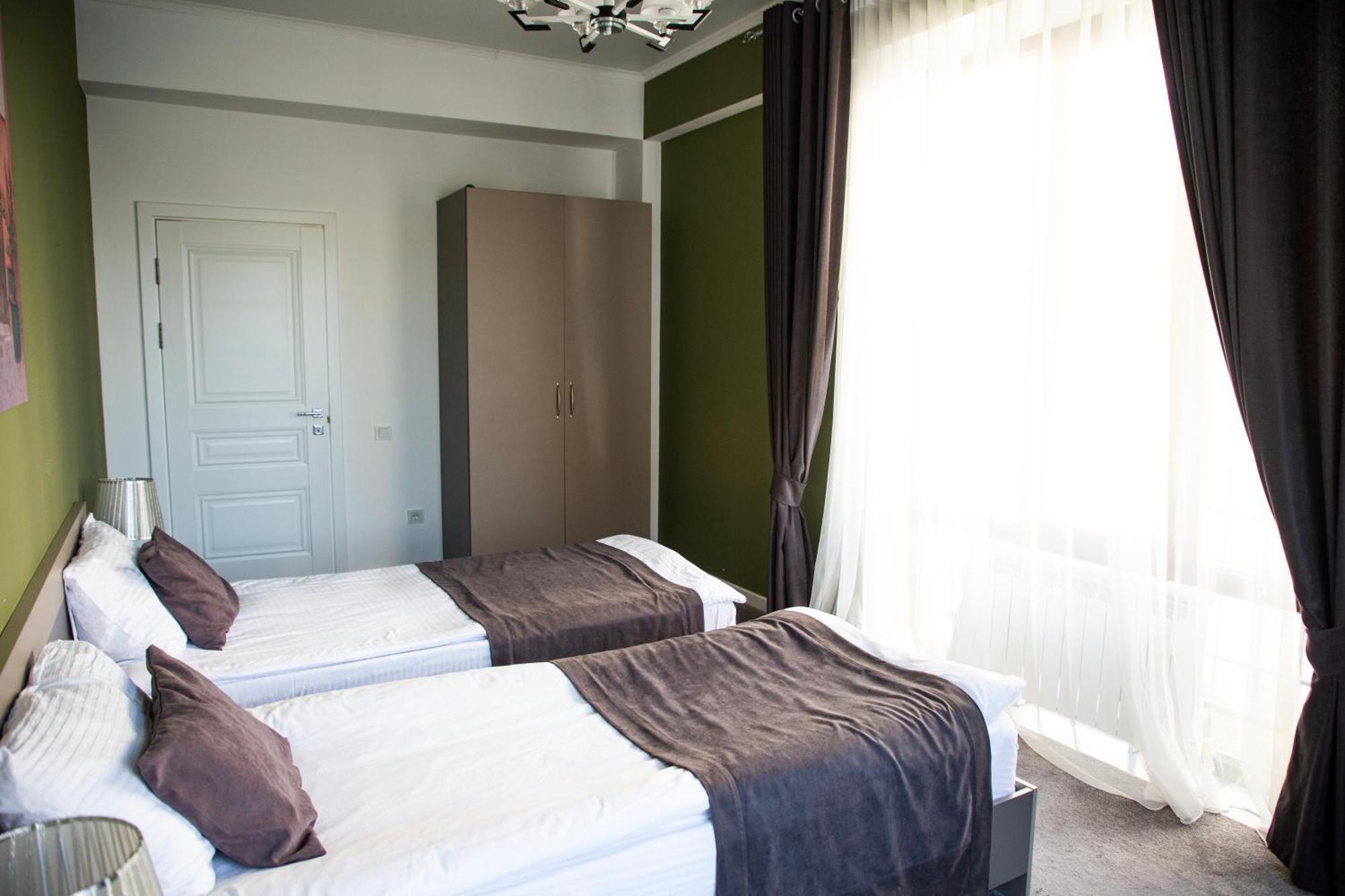 Casablanca Apart Hotel Bishkek Bagian luar foto