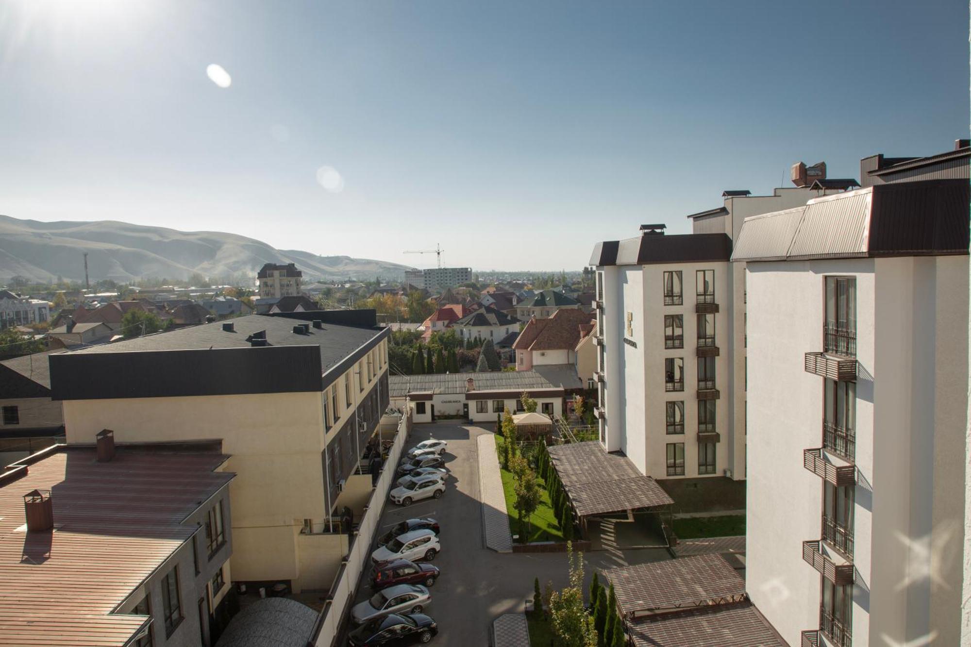 Casablanca Apart Hotel Bishkek Bagian luar foto